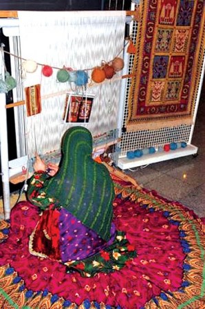persian carpet weaving